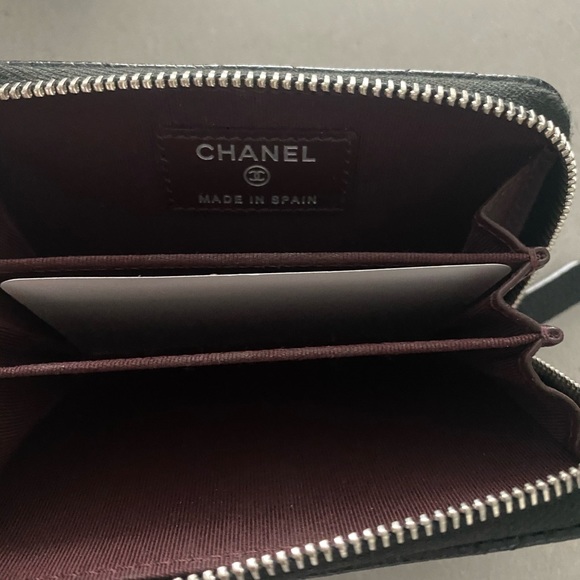 SOLD 🚫 Chanel Zippy Wallet - Picture 5 of 8